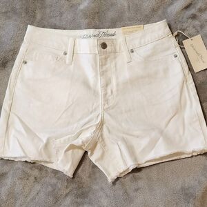 Universal Thread Shorts | White High Rise Midi Denim Cutoff Raw Hem Size 6 NWT